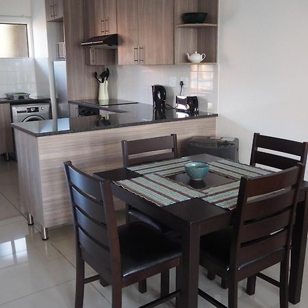 Or Tambo Self Catering Apartments, The Willows Боксбург Экстерьер фото