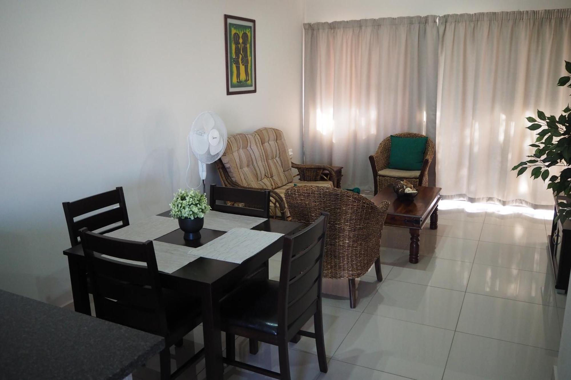 Or Tambo Self Catering Apartments, The Willows Боксбург Экстерьер фото