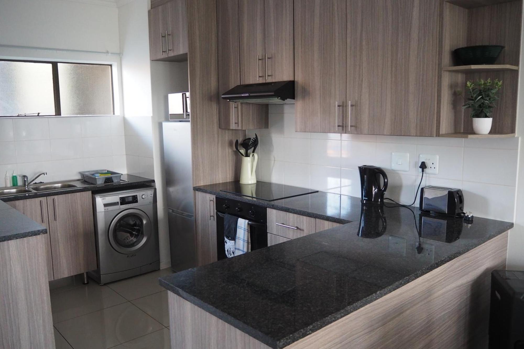 Or Tambo Self Catering Apartments, The Willows Боксбург Экстерьер фото