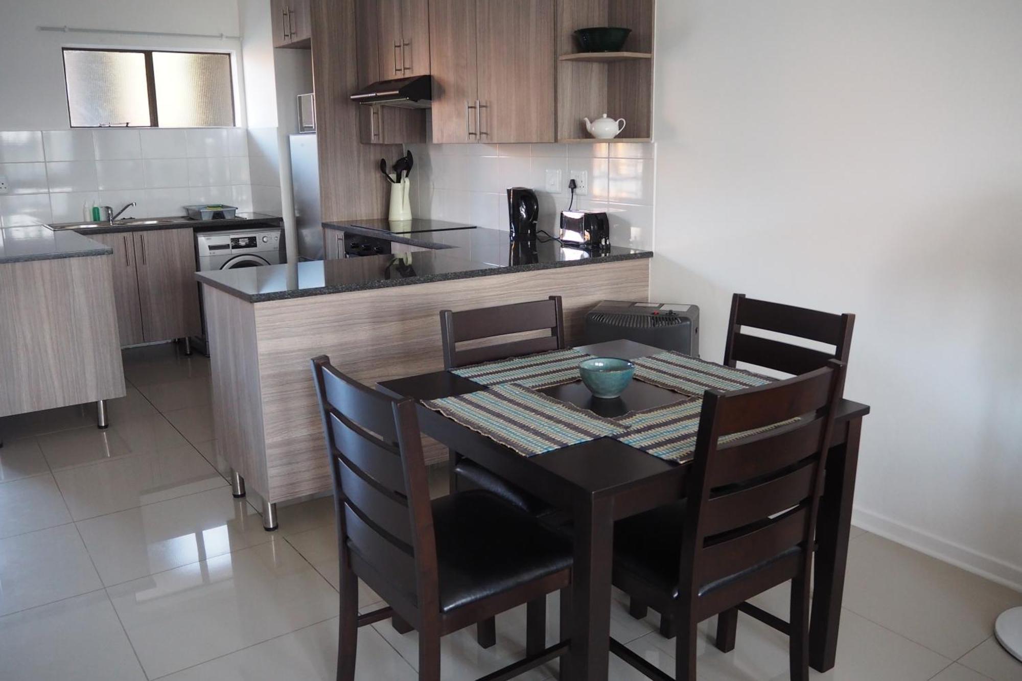 Or Tambo Self Catering Apartments, The Willows Боксбург Экстерьер фото
