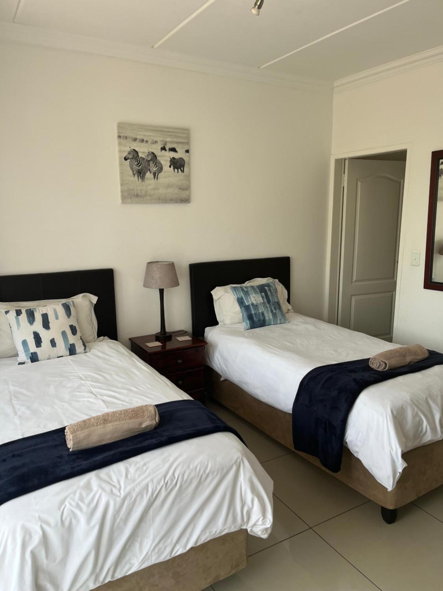 Or Tambo Self Catering Apartments, The Willows Боксбург Экстерьер фото