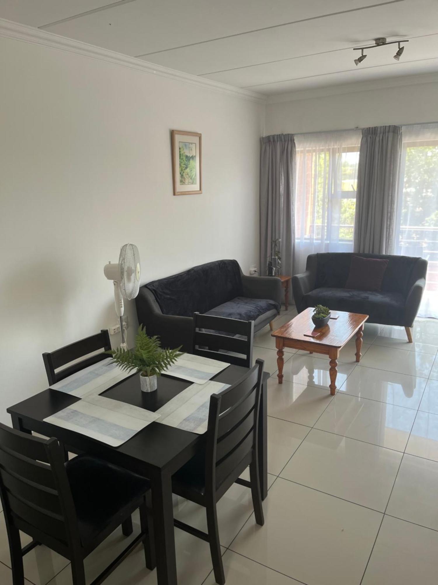 Or Tambo Self Catering Apartments, The Willows Боксбург Экстерьер фото
