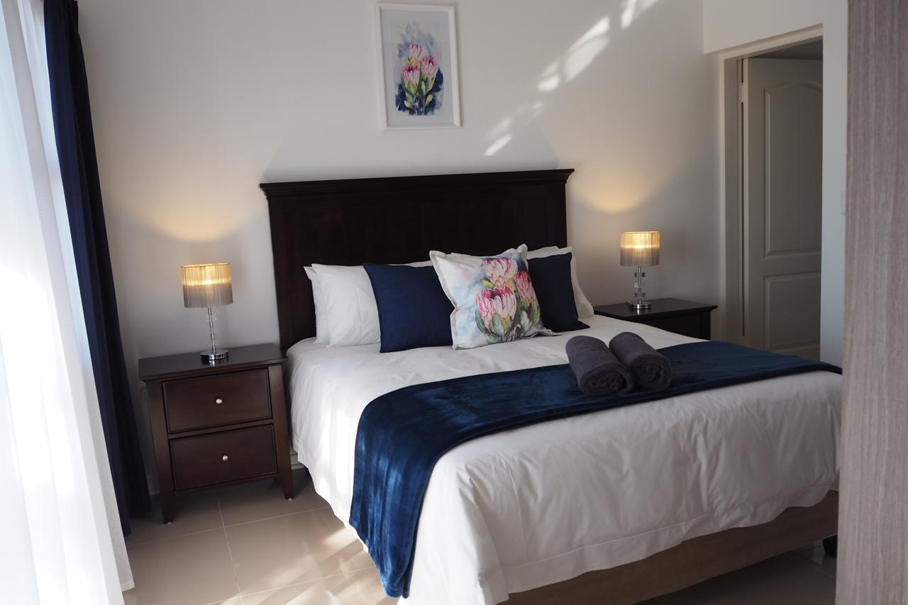 Or Tambo Self Catering Apartments, The Willows Боксбург Экстерьер фото