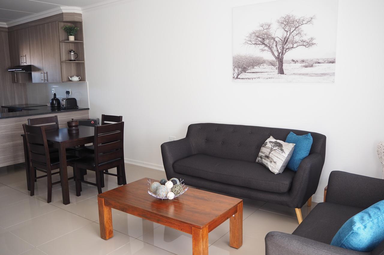 Or Tambo Self Catering Apartments, The Willows Боксбург Экстерьер фото