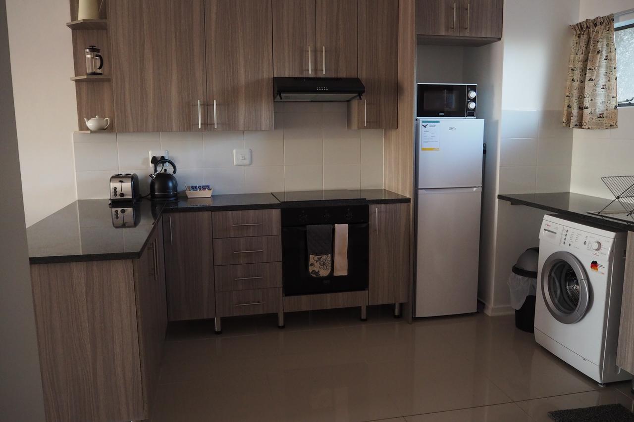 Or Tambo Self Catering Apartments, The Willows Боксбург Экстерьер фото