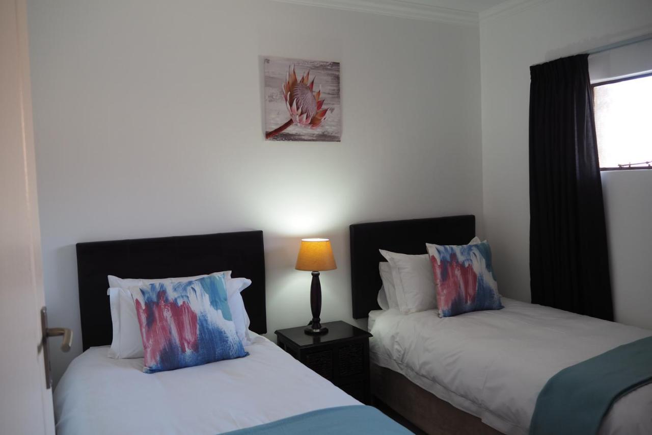 Or Tambo Self Catering Apartments, The Willows Боксбург Экстерьер фото