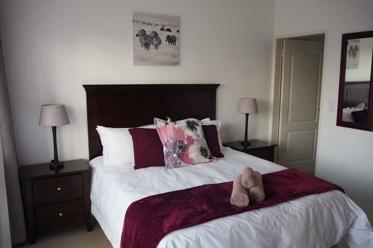 Or Tambo Self Catering Apartments, The Willows Боксбург Экстерьер фото