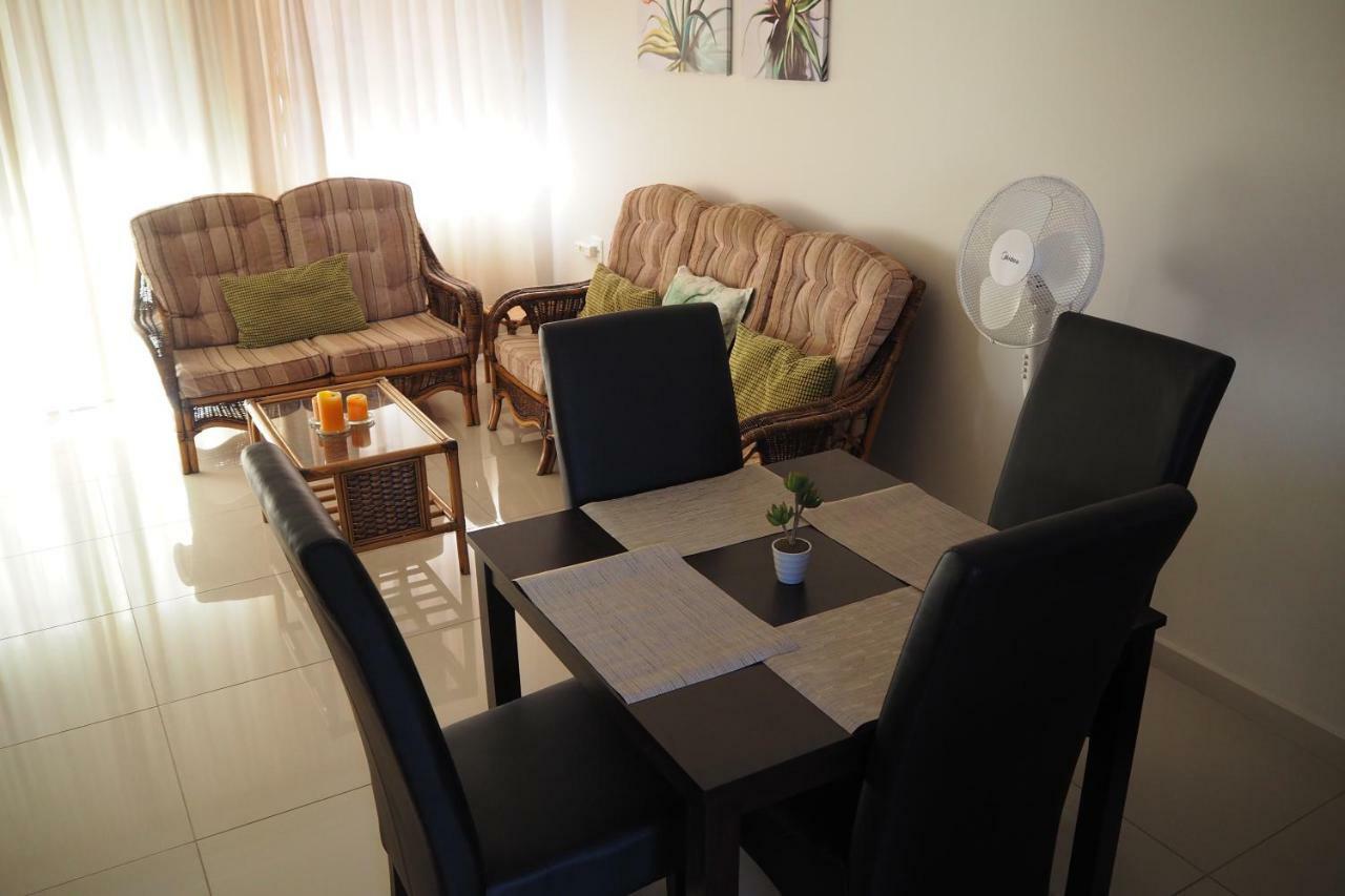 Or Tambo Self Catering Apartments, The Willows Боксбург Экстерьер фото