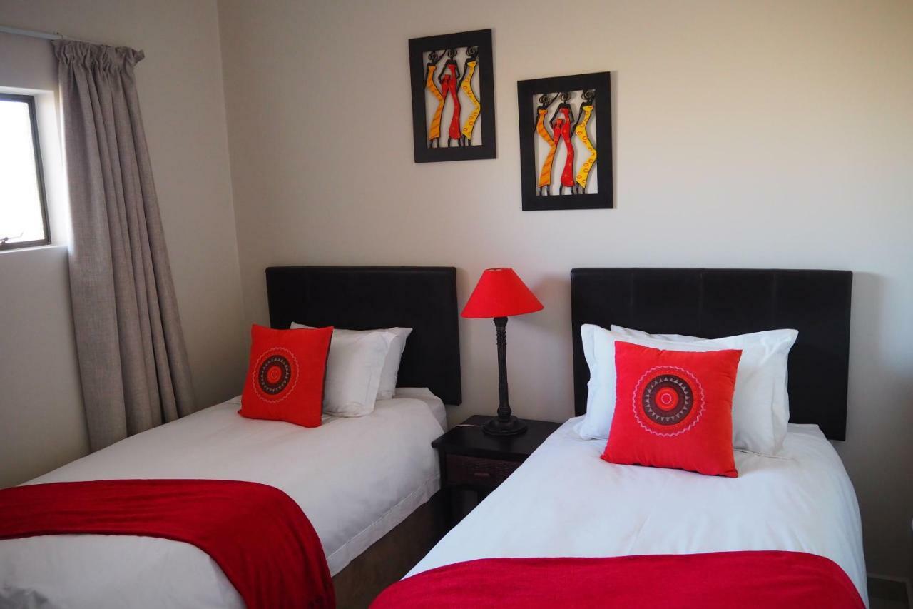 Or Tambo Self Catering Apartments, The Willows Боксбург Экстерьер фото
