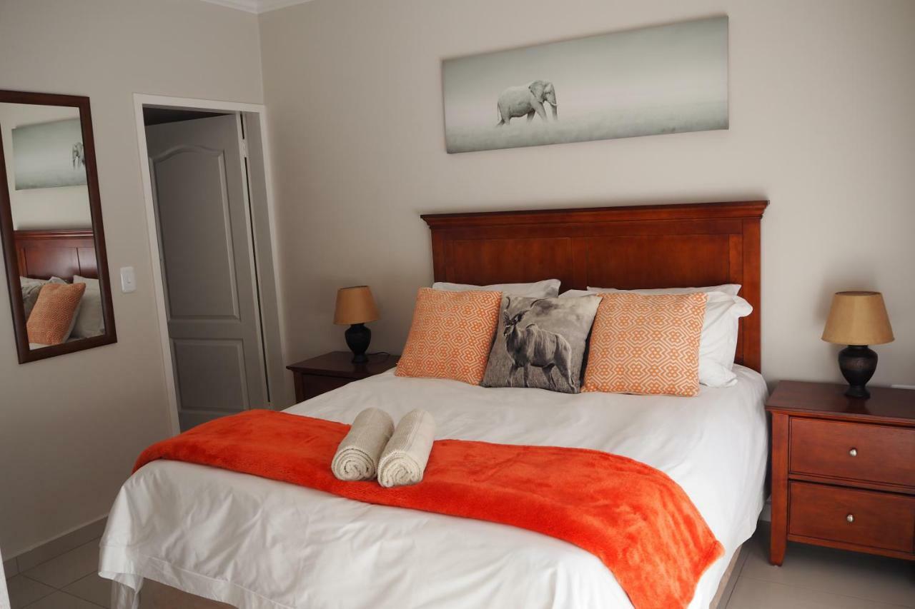 Or Tambo Self Catering Apartments, The Willows Боксбург Экстерьер фото
