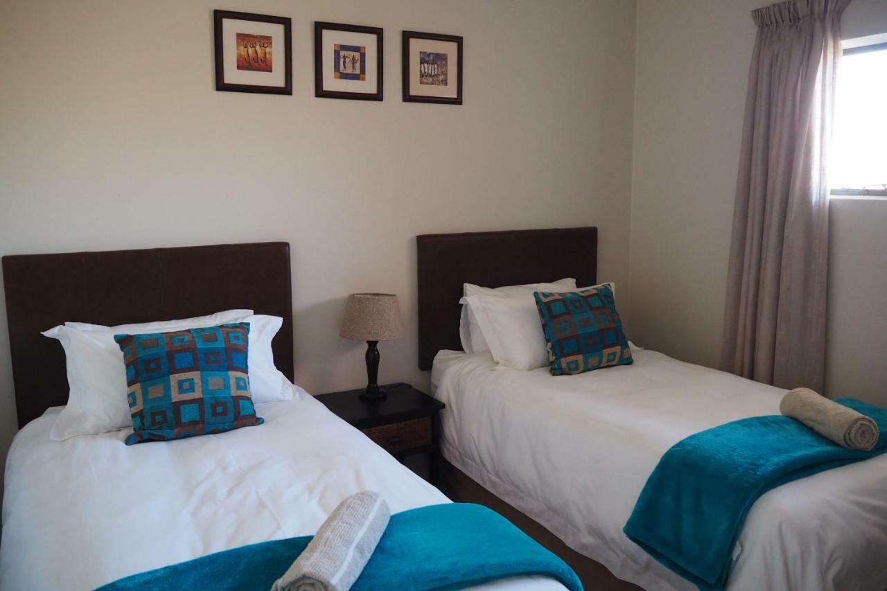 Or Tambo Self Catering Apartments, The Willows Боксбург Экстерьер фото