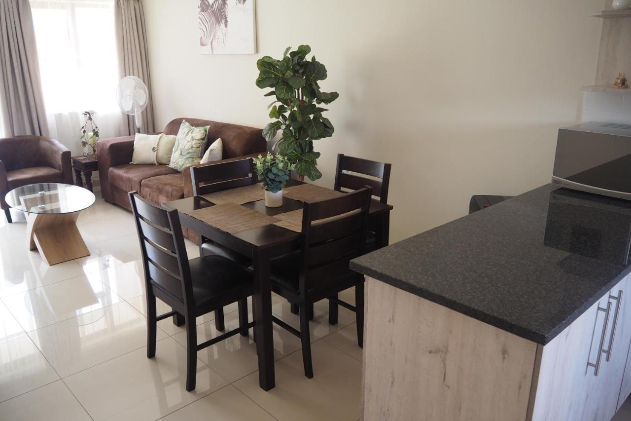 Or Tambo Self Catering Apartments, The Willows Боксбург Экстерьер фото