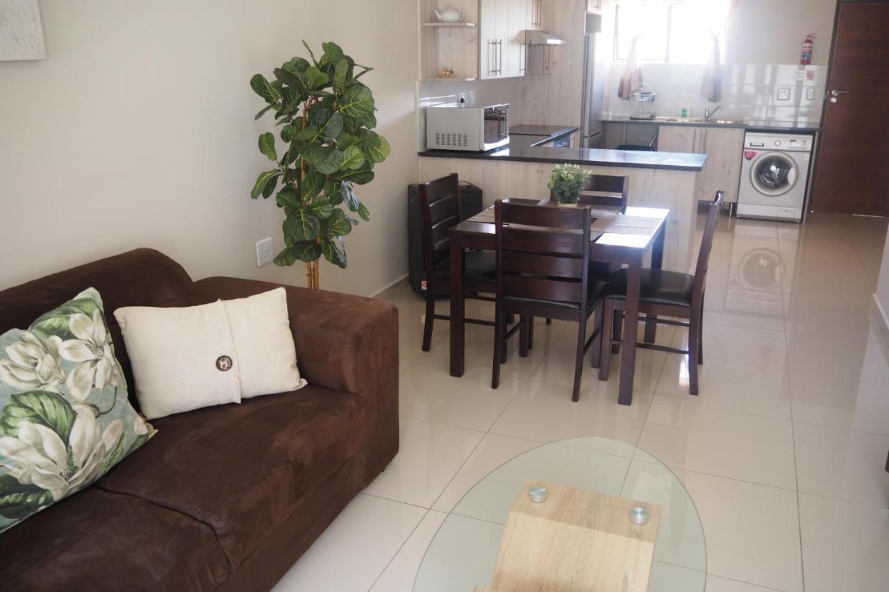 Or Tambo Self Catering Apartments, The Willows Боксбург Экстерьер фото