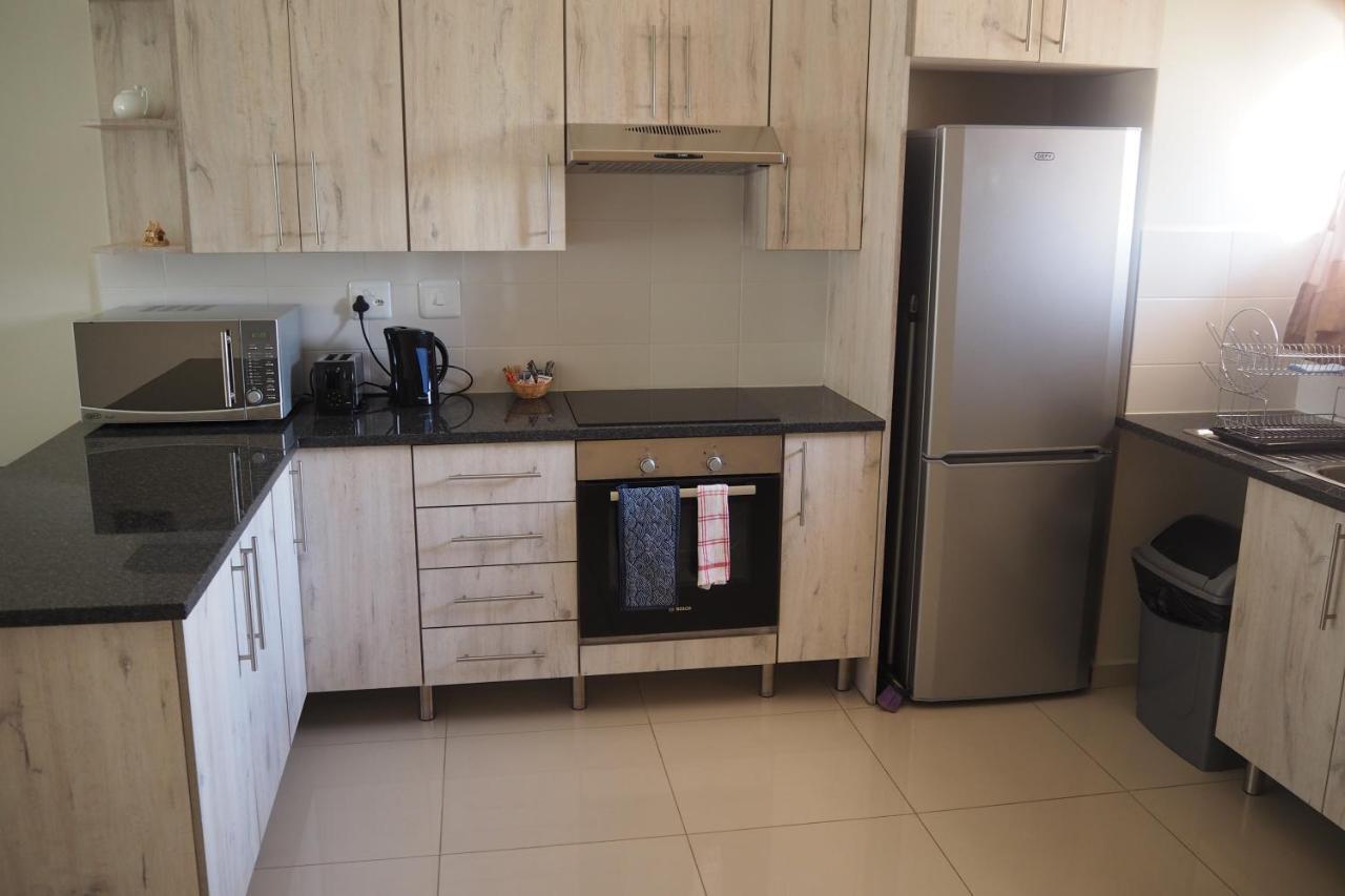 Or Tambo Self Catering Apartments, The Willows Боксбург Экстерьер фото